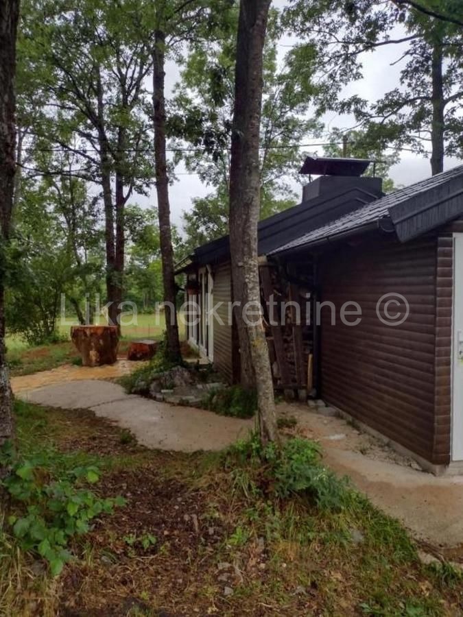 LOVINAC- Štikada uhodan objekt za turizam, bazen, velnes, sauna. (9)