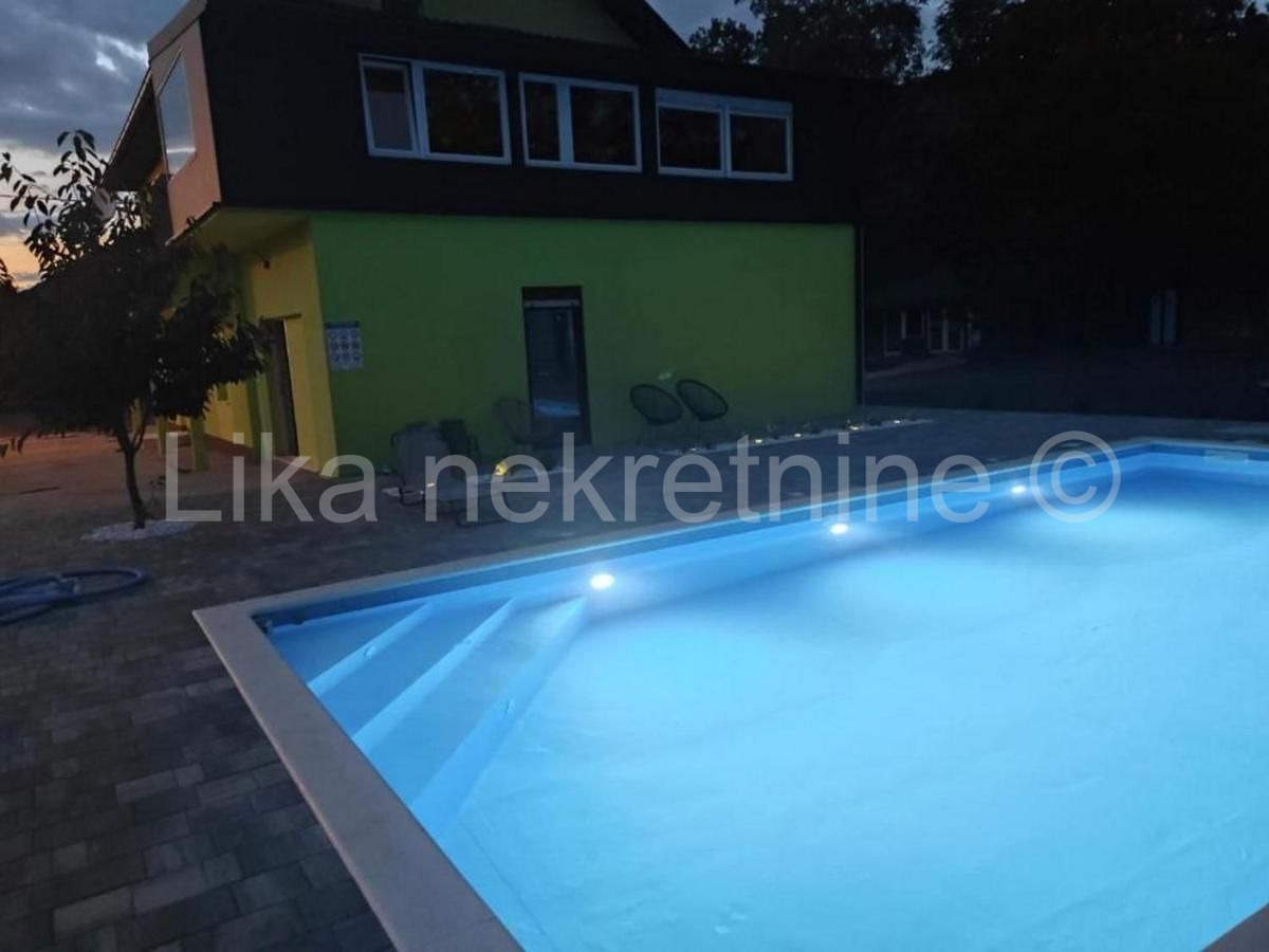 LOVINAC- Štikada uhodan objekt za turizam, bazen, velnes, sauna. (14)