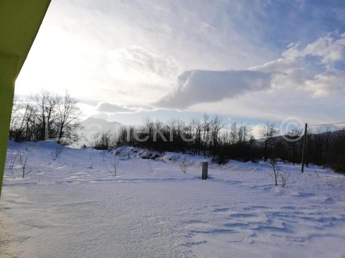 LOVINAC- Štikada uhodan objekt za turizam, bazen, velnes, sauna. (27)