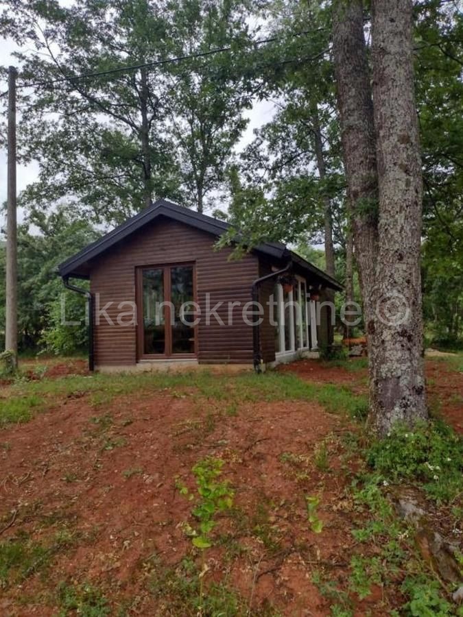 LOVINAC- Štikada uhodan objekt za turizam, bazen, velnes, sauna. (4)