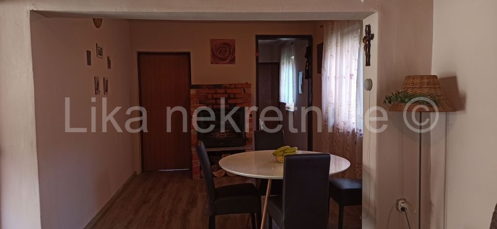 SABORSKO - obiteljska kuća s dva stana (4)