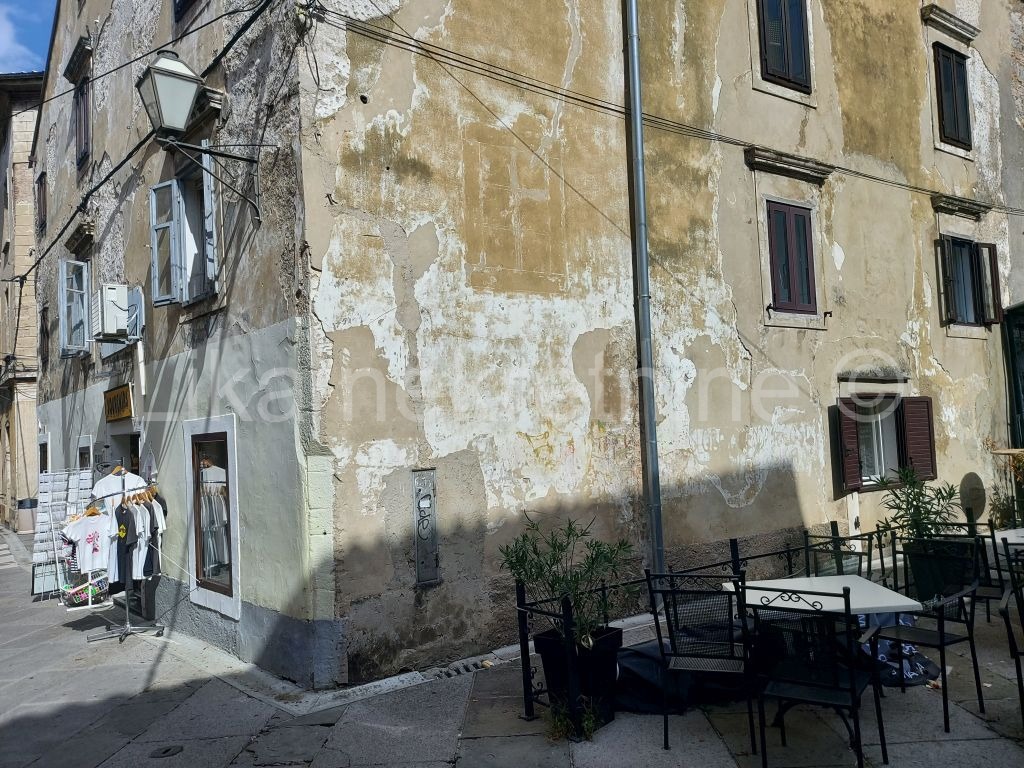 SENJ - centar, stambeno-poslovna zgrada (2)