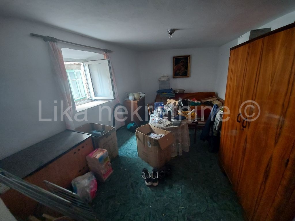 SENJ - centar, stambeno-poslovna zgrada (11)
