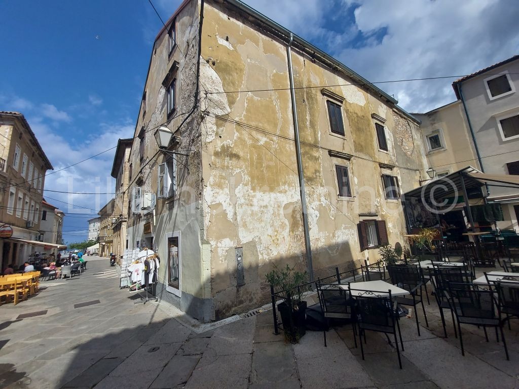 SENJ - centar, stambeno-poslovna zgrada