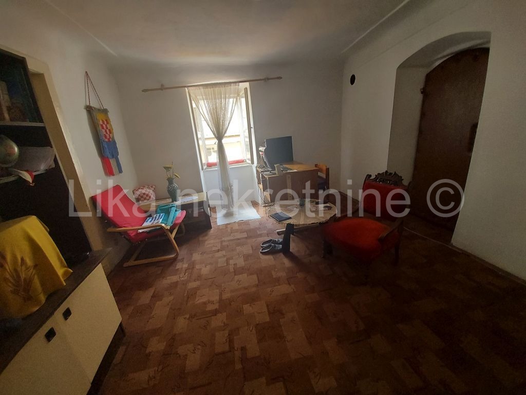 SENJ - centar, stambeno-poslovna zgrada (10)