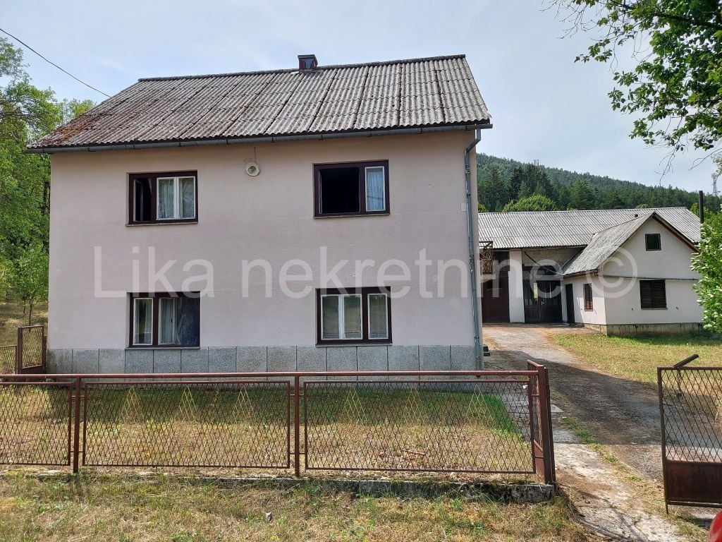 VRHOVINE - kuća s gospodarskim zgradama, voćnjak, oranica