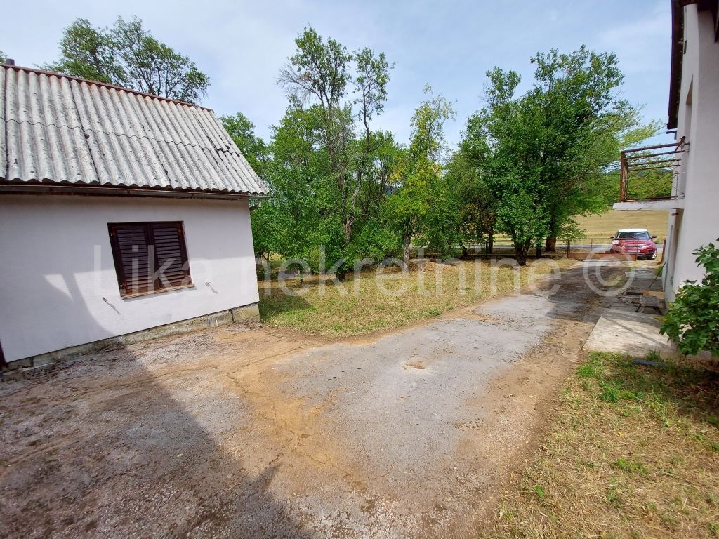 VRHOVINE - kuća s gospodarskim zgradama, voćnjak, oranica (5)