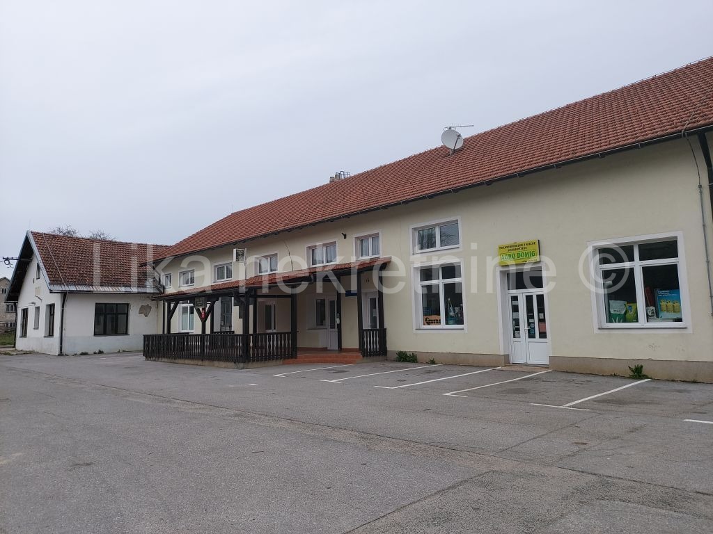 LIČKO LEŠĆE - Stambeno-poslovni objekat ( zadružni dom )