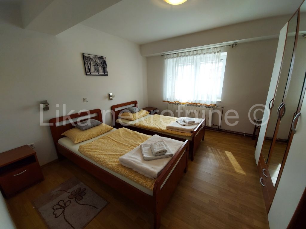 LIČKO LEŠĆE - Stambeno-poslovni objekat ( zadružni dom ) (22)