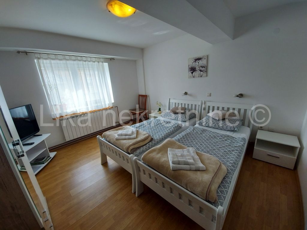 LIČKO LEŠĆE - Stambeno-poslovni objekat ( zadružni dom ) (14)