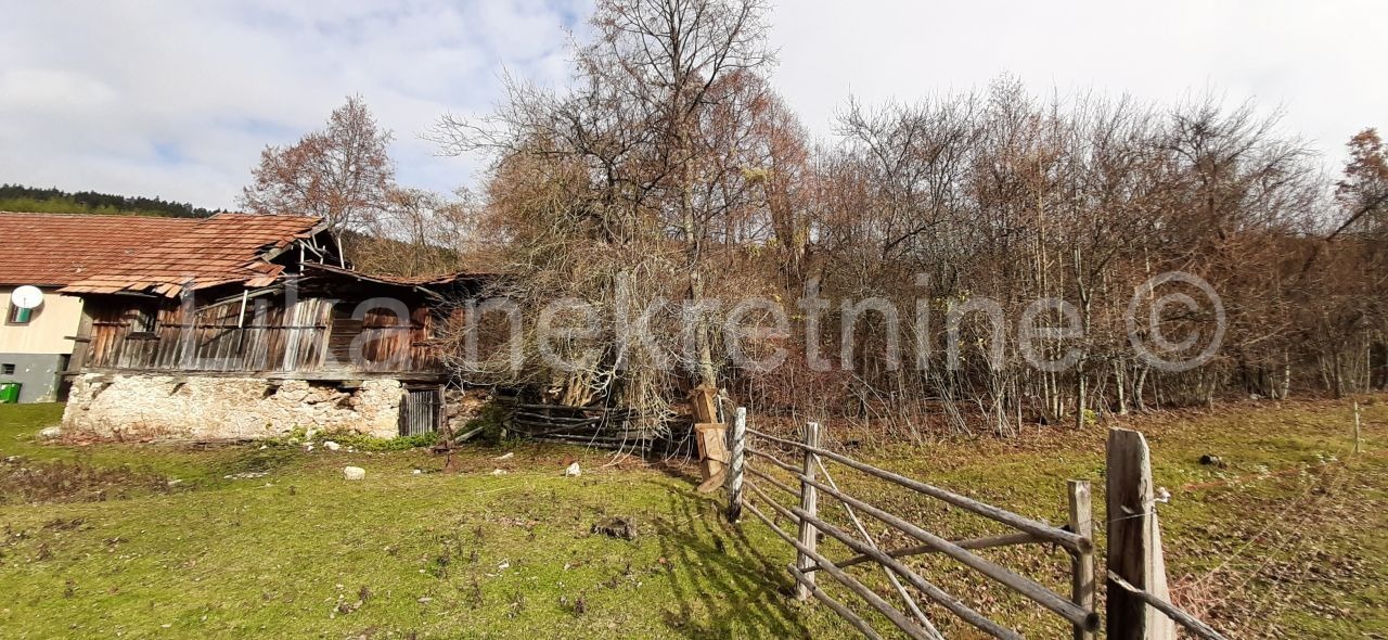VRHOVINE, Seoci- starinska kuća sa velikom okućnicom, 3,5 ha (3)