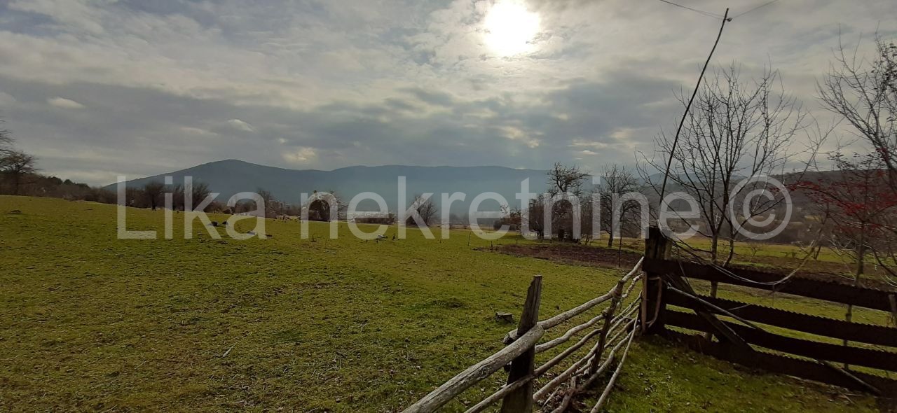 VRHOVINE, Seoci- starinska kuća sa velikom okućnicom, 3,5 ha (7)