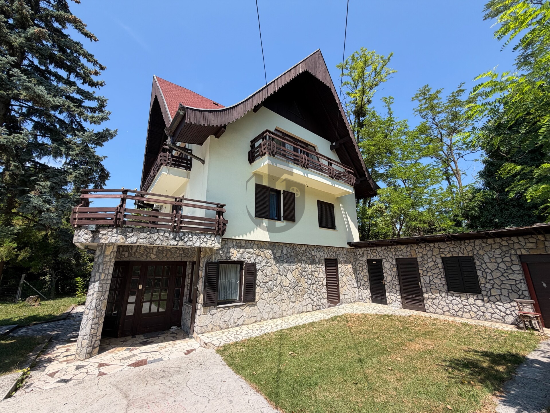 Kuća s 3 stana, Zagreb: Perjavica + parcela 1977m2 (2)