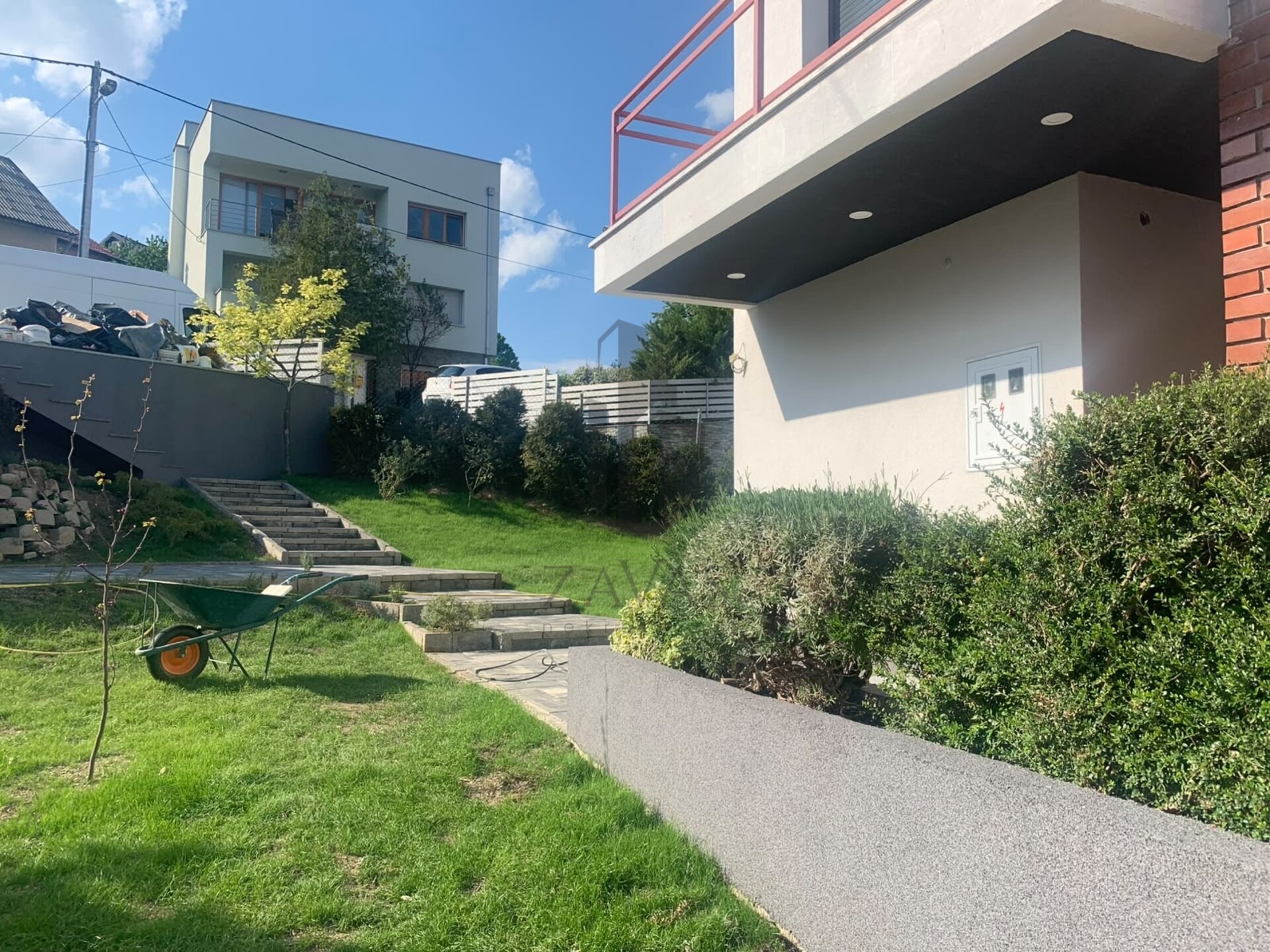 Kuća za najam, Zagreb Šestine: 300 m² + vrt 370 m² + 4 parkirna mjesta (18)