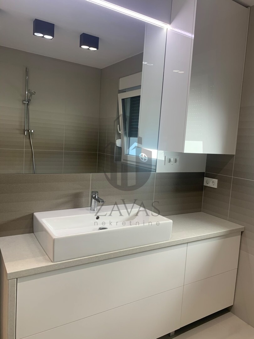 Kuća za najam, Zagreb Šestine: 300 m² + vrt 370 m² + 4 parkirna mjesta (11)