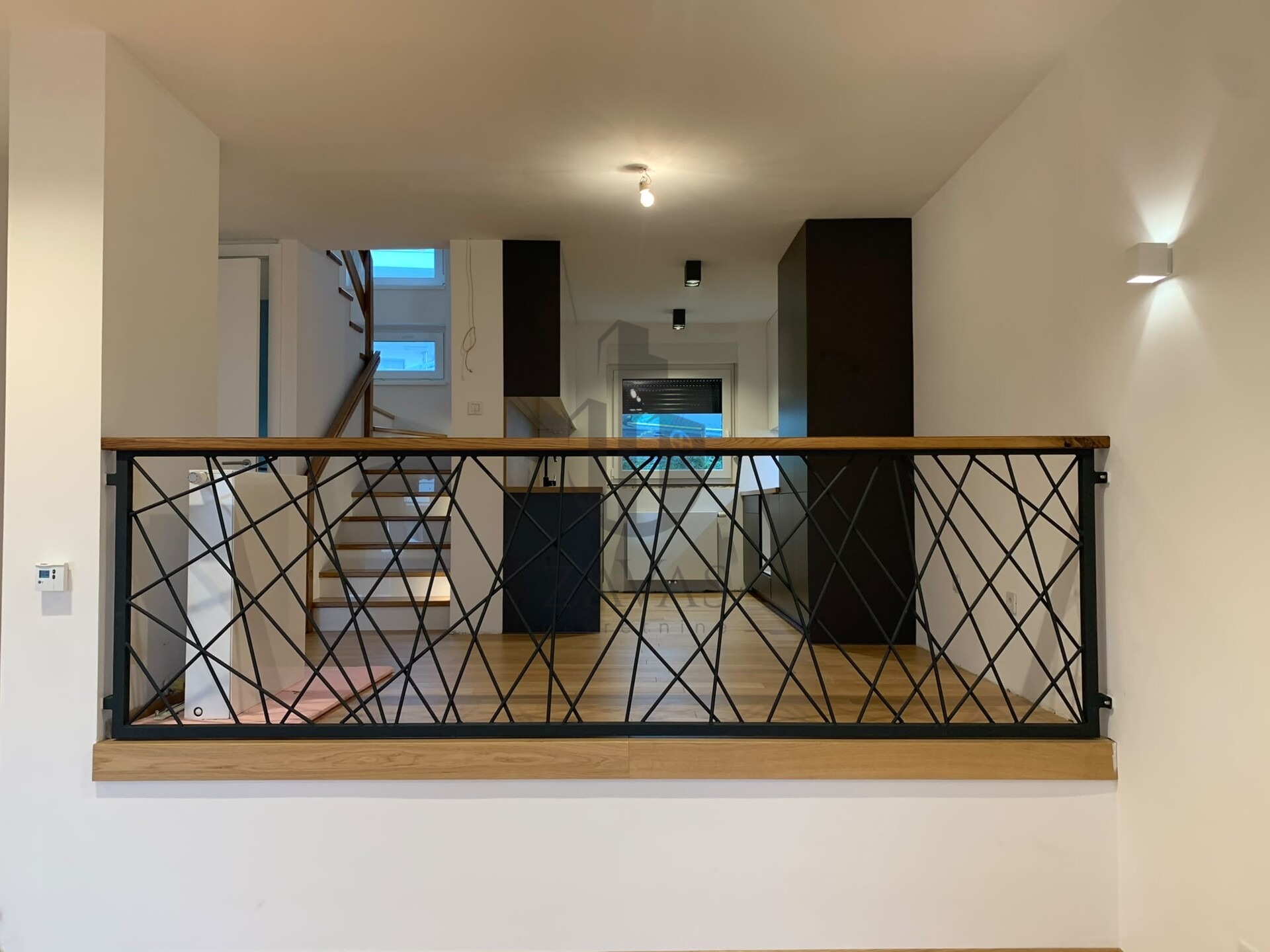 Kuća za najam, Zagreb Šestine: 300 m² + vrt 370 m² + 4 parkirna mjesta (4)