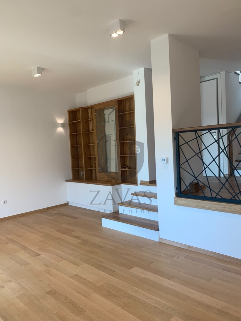 Kuća za najam, Zagreb Šestine: 300 m² + vrt 370 m² + 4 parkirna mjesta (3)