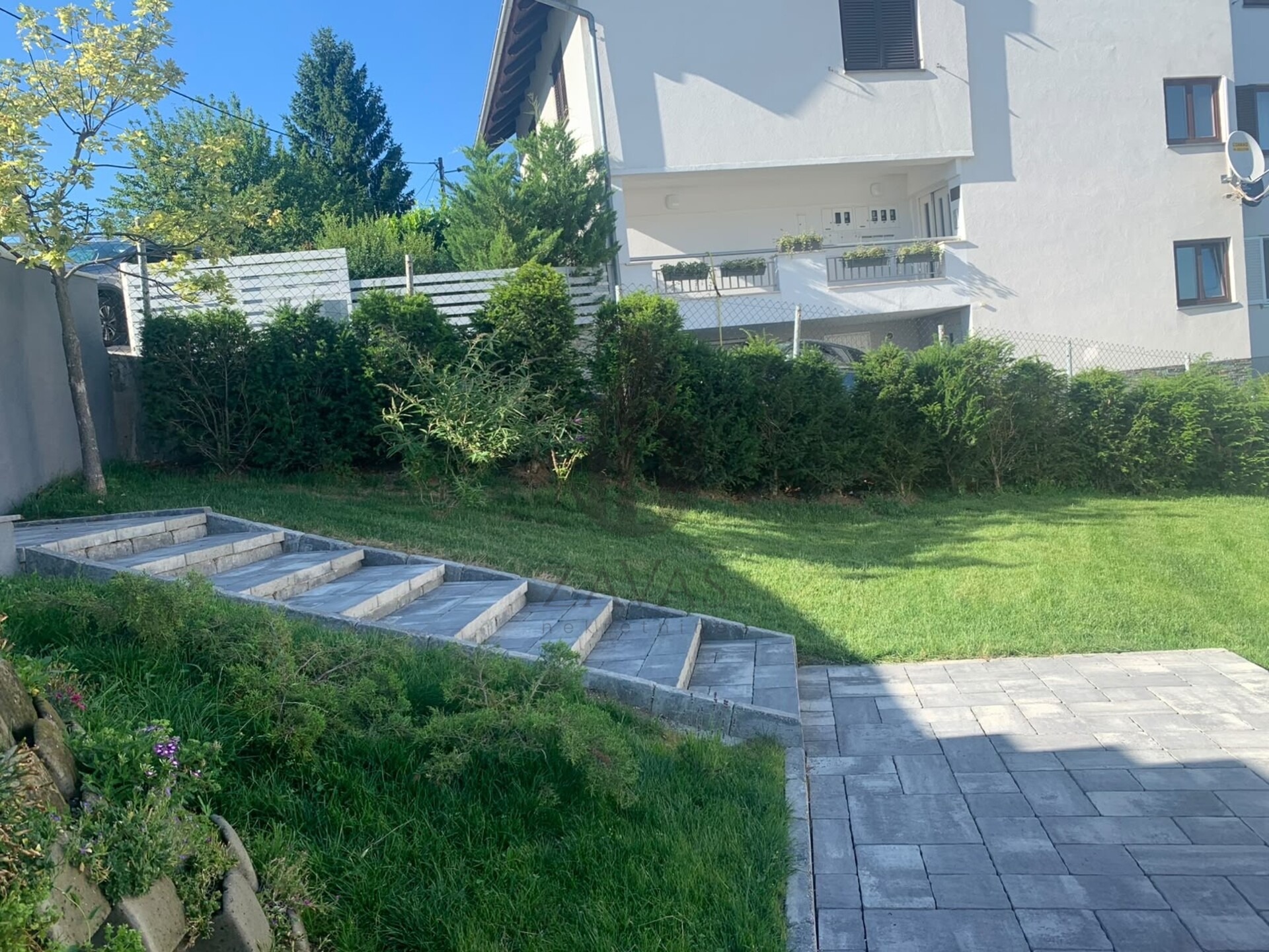 Kuća za najam, Zagreb Šestine: 300 m² + vrt 370 m² + 4 parkirna mjesta (16)