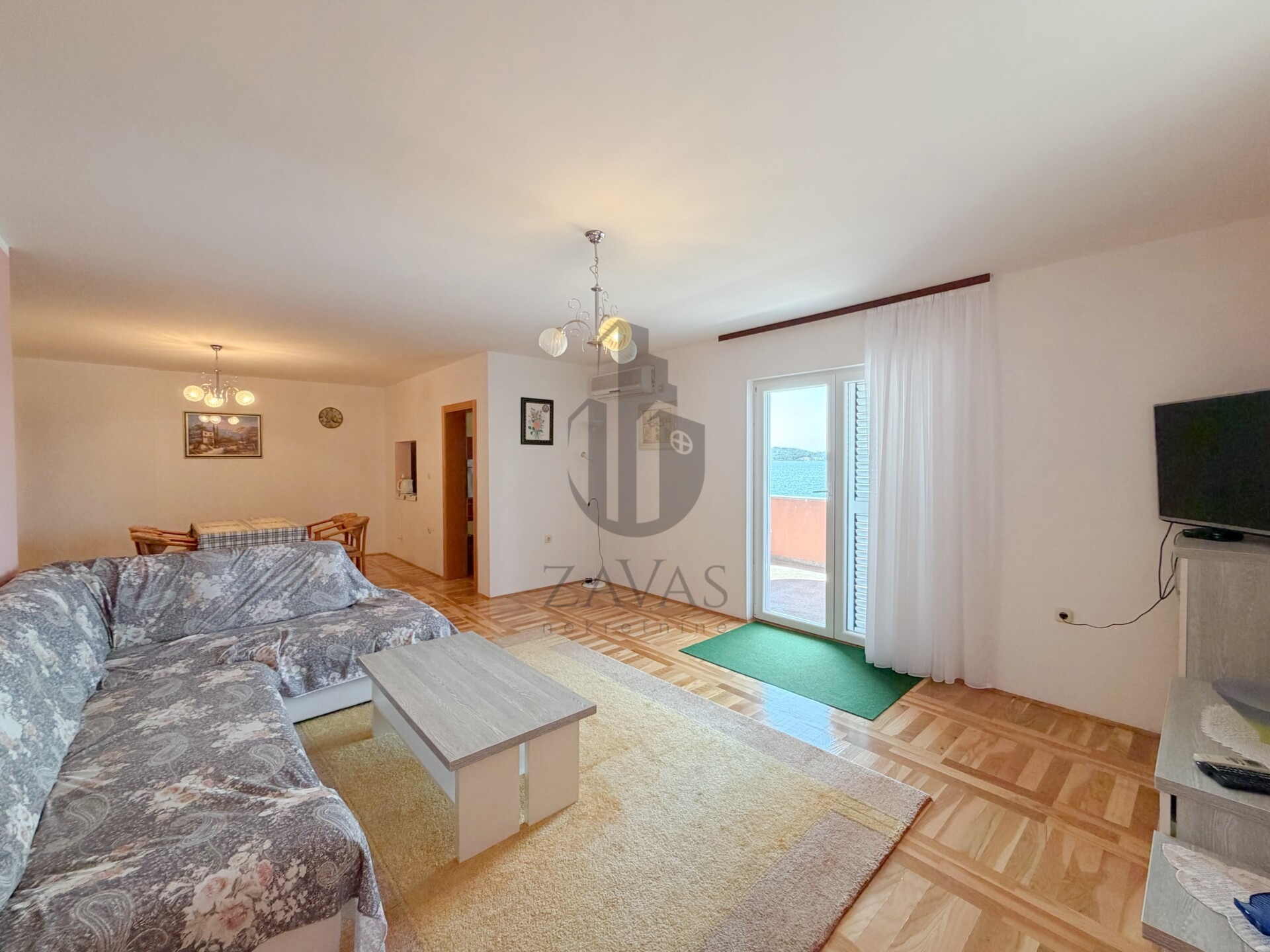VODICE – PRVI RED DO MORA | 2 KUĆE, 10 APARTMANA + 523m² DVORIŠTA (16)