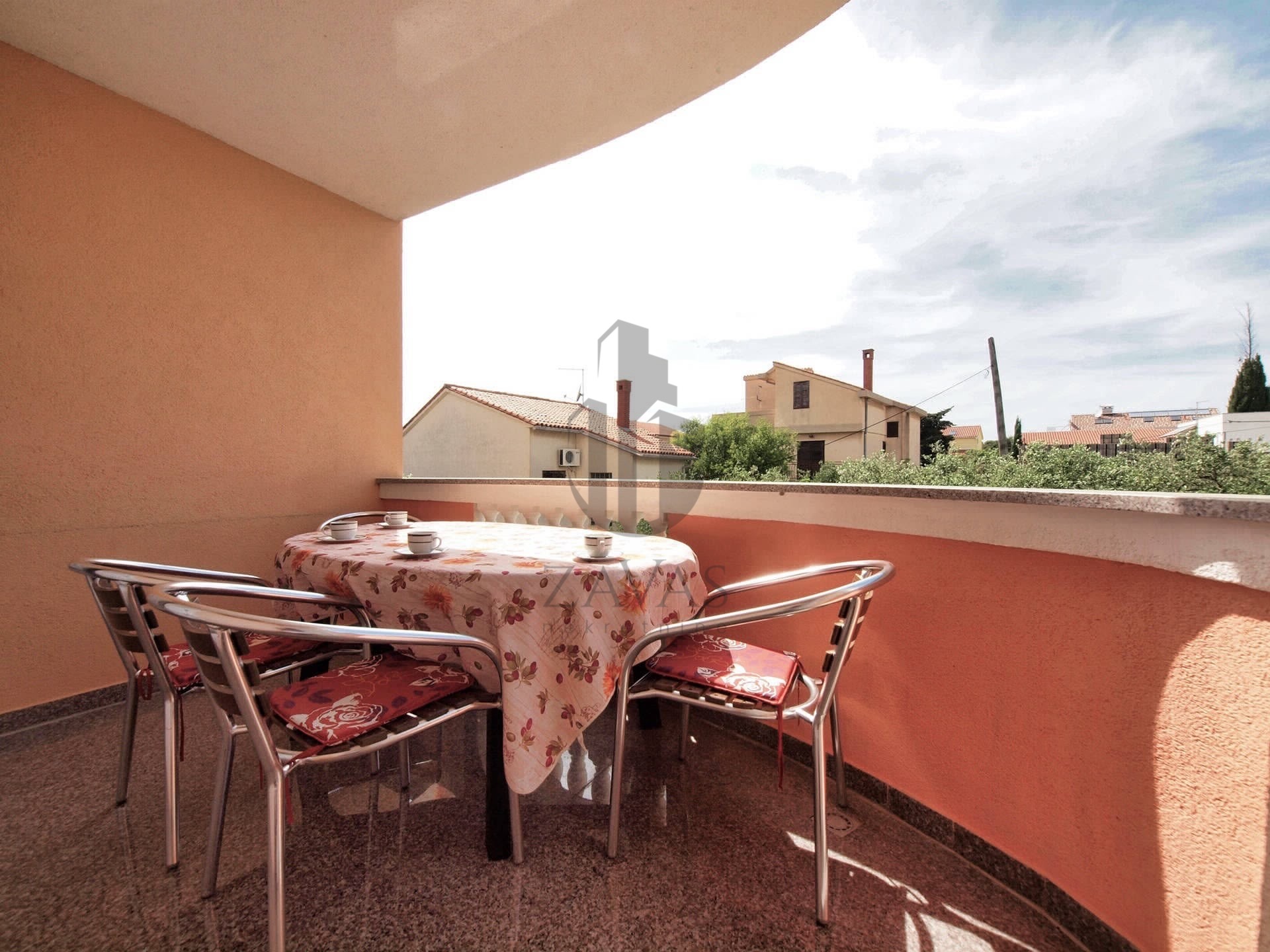 VODICE – PRVI RED DO MORA | 2 KUĆE, 10 APARTMANA + 523m² DVORIŠTA (21)