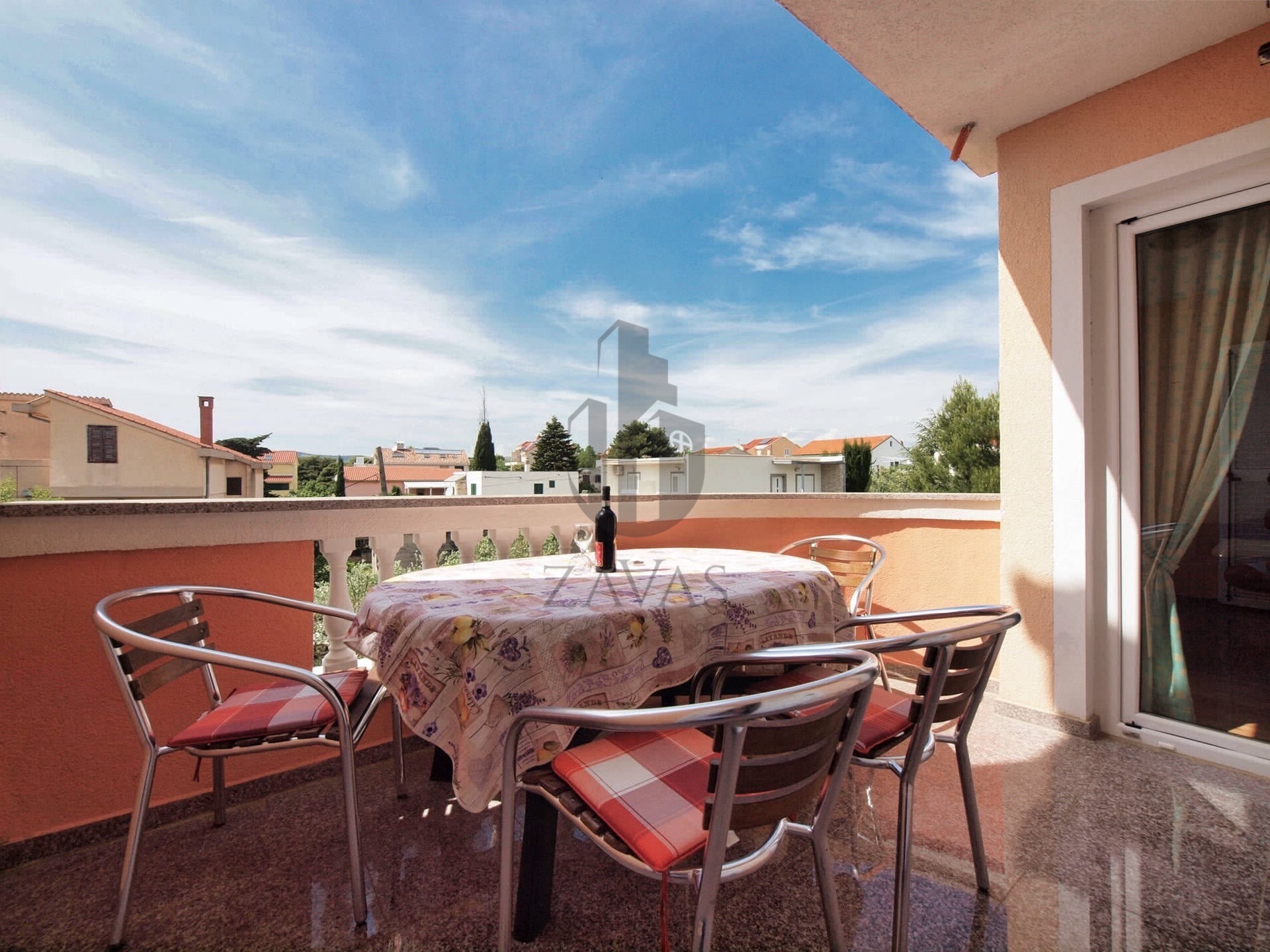 VODICE – PRVI RED DO MORA | 2 KUĆE, 10 APARTMANA + 523m² DVORIŠTA (6)
