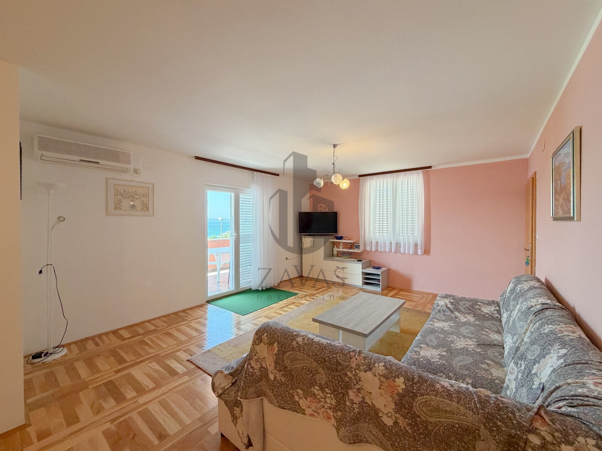 VODICE – PRVI RED DO MORA | 2 KUĆE, 10 APARTMANA + 523m² DVORIŠTA (14)