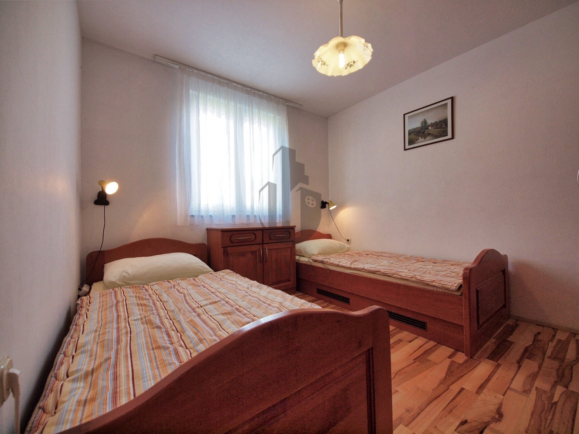 VODICE – PRVI RED DO MORA | 2 KUĆE, 10 APARTMANA + 523m² DVORIŠTA (18)