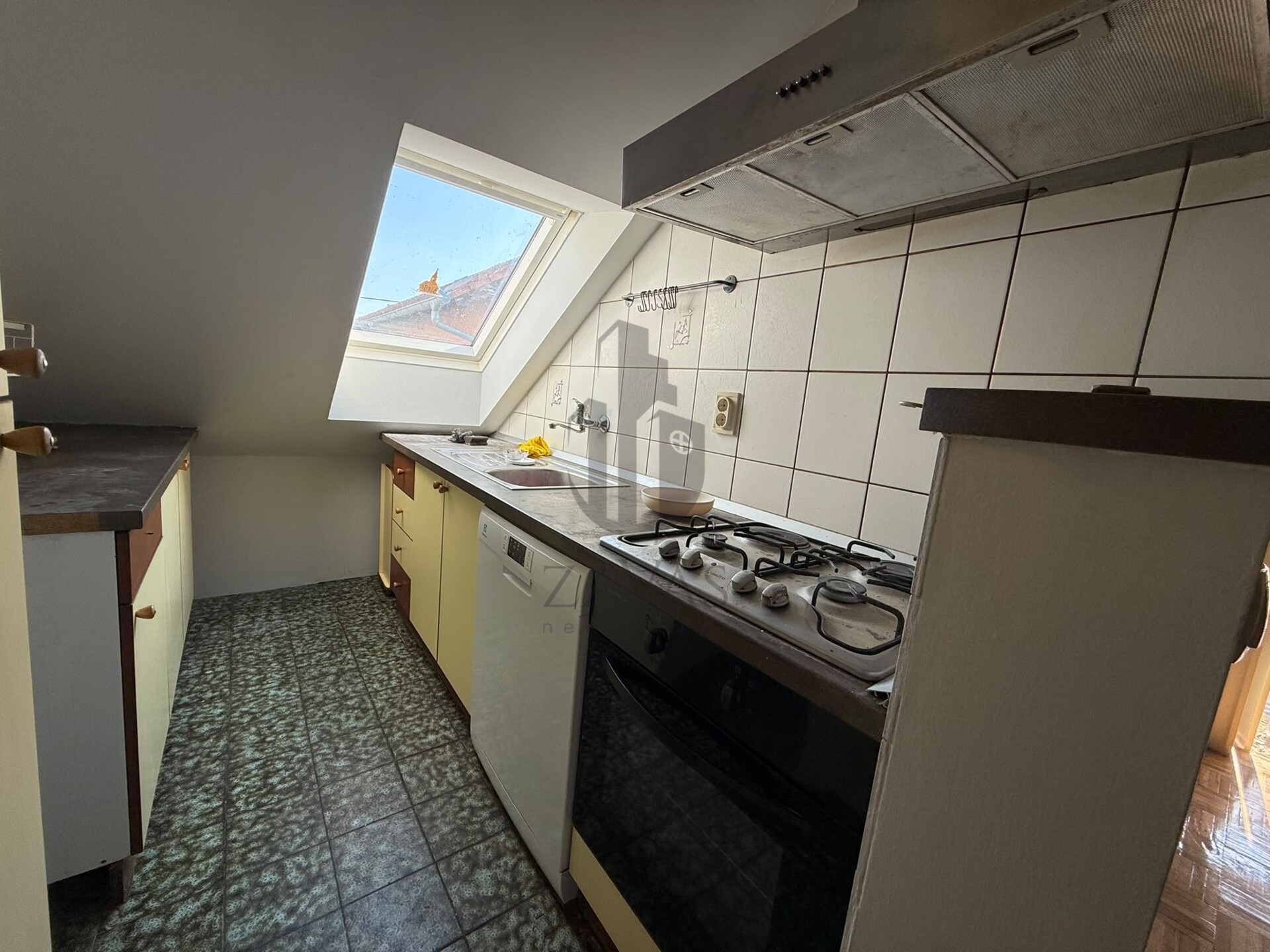 HAUSVERKAUF - MALEŠNICA | 210 m² | ZWEI ETAGEN | GARAGE UND GRUNDSTÜCK (7)