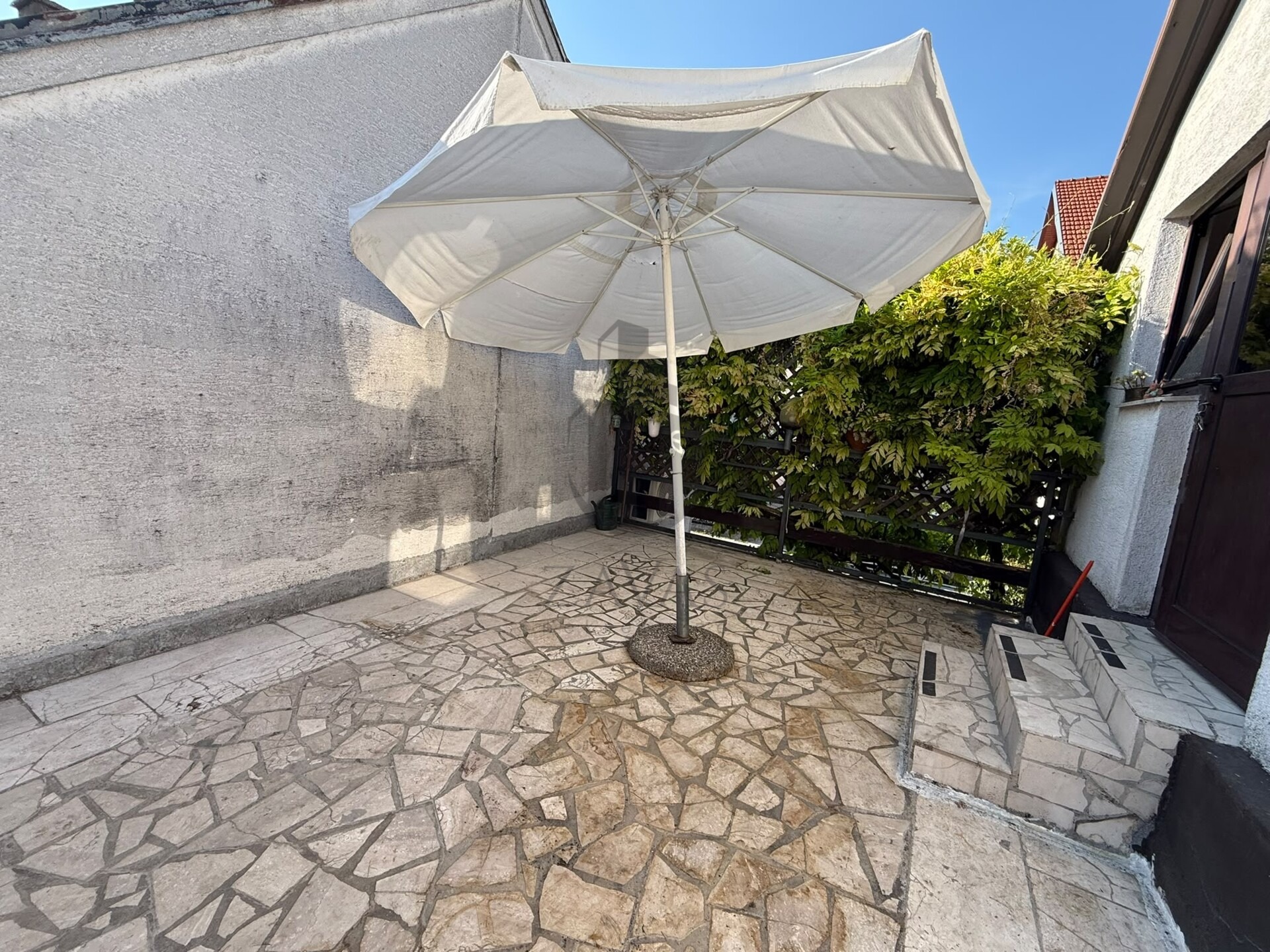 HAUSVERKAUF - MALEŠNICA | 210 m² | ZWEI ETAGEN | GARAGE UND GRUNDSTÜCK (10)