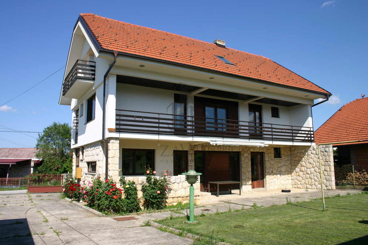 Kuća 301 m² + gospodarska zgrada 204 m² — 1 km od Stubičkih Toplica i Termi Jezerčice
