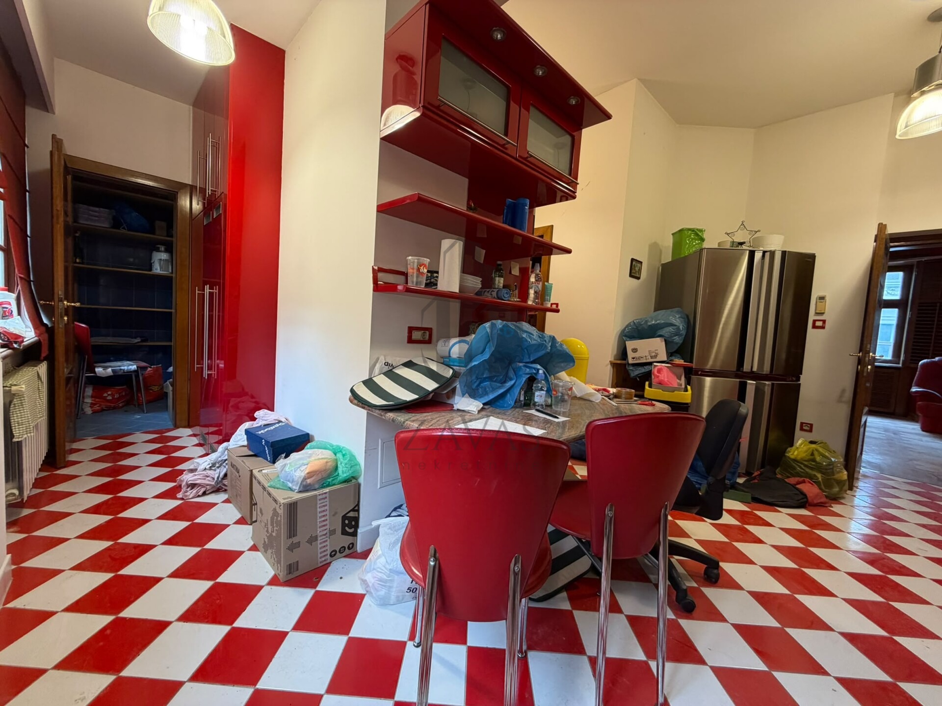 Odvjetnički/Javnobilježnički ured, stambeni prostor - 186 m2 (NA TRGU) (9)