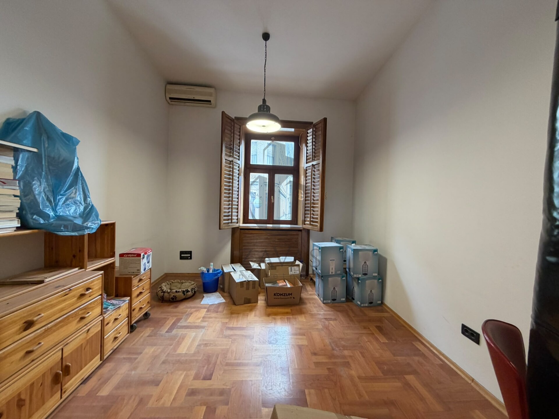Odvjetnički/Javnobilježnički ured, stambeni prostor - 186 m2 (NA TRGU) (3)