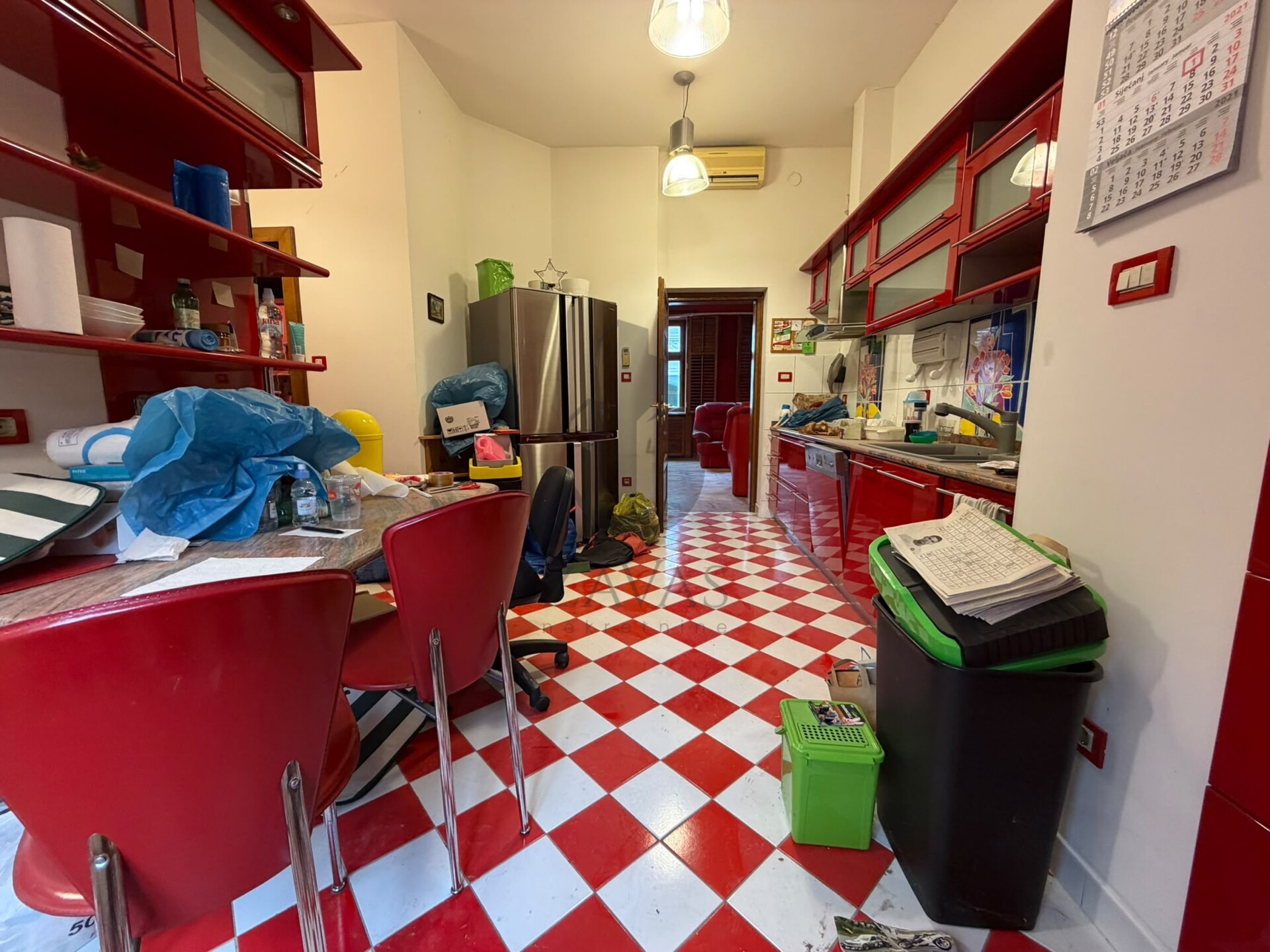 Odvjetnički/Javnobilježnički ured, stambeni prostor - 186 m2 (NA TRGU) (8)