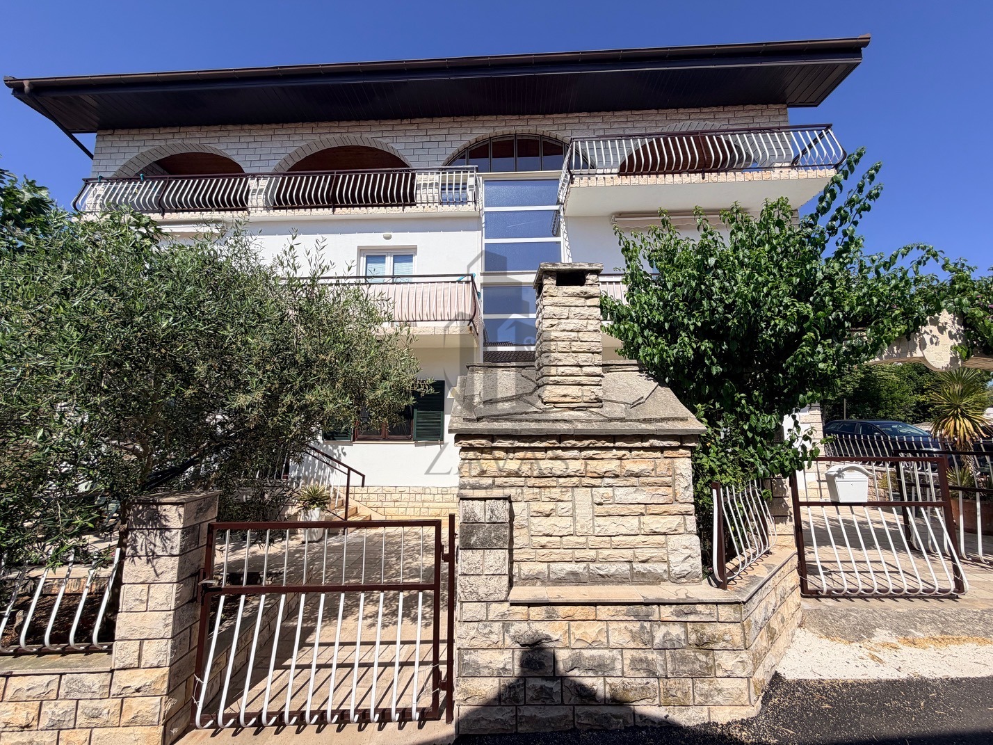 Kuća, Zadar (Diklo)– 423 m², 200 m od mora, uhodan turistički posao (4)