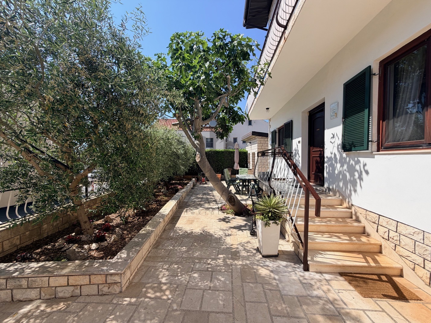 Kuća, Zadar (Diklo)– 423 m², 200 m od mora, uhodan turistički posao (6)