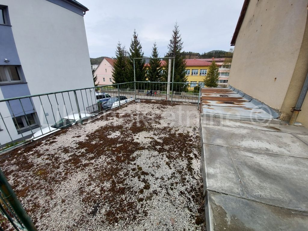 OTOČAC -  dvosobni stan 45 m2, garaža, dvorišna zgrada (12)