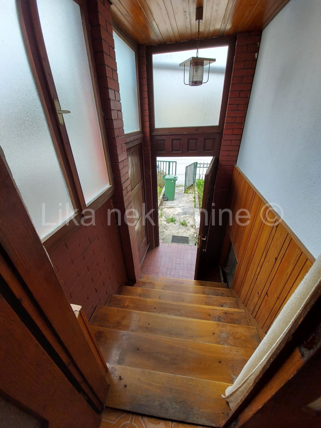 OTOČAC -  dvosobni stan 45 m2, garaža, dvorišna zgrada (8)