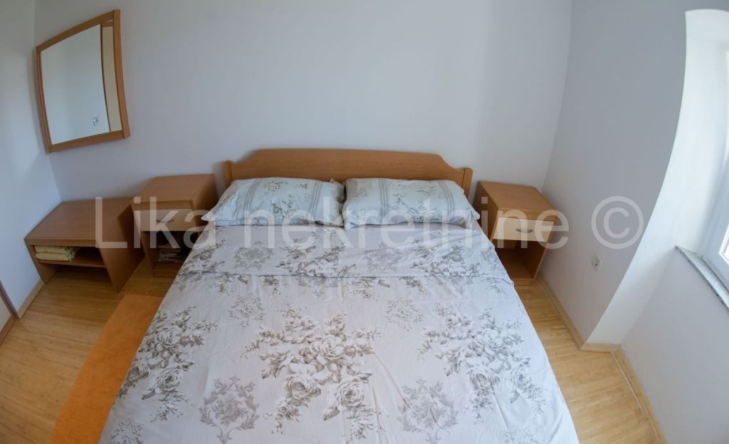 KARLOBAG - kuća u nizu s ugostiteljskim objektom (24)