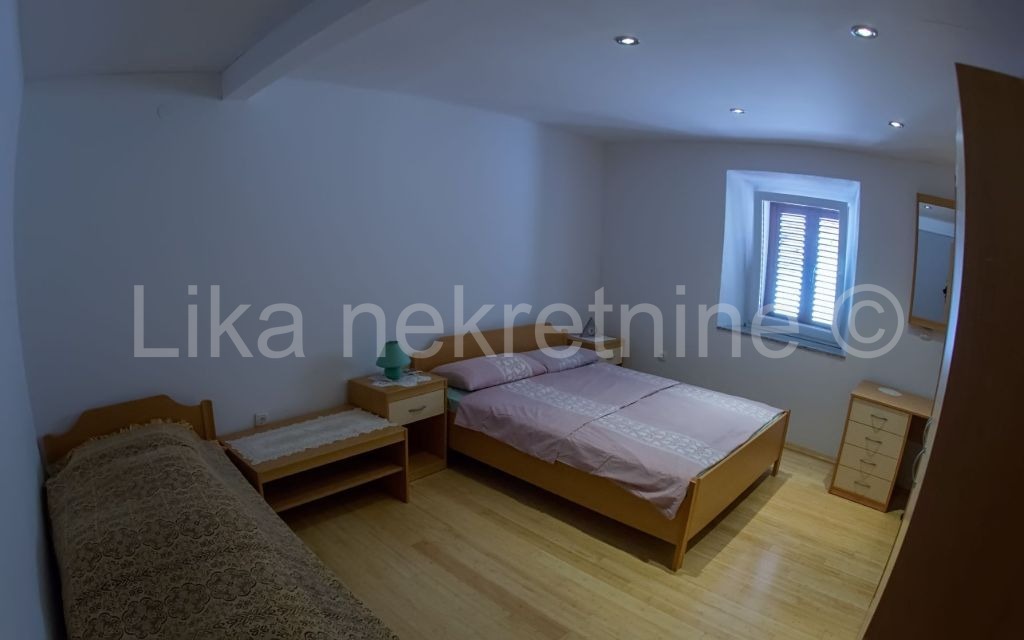 KARLOBAG - kuća u nizu s ugostiteljskim objektom (29)