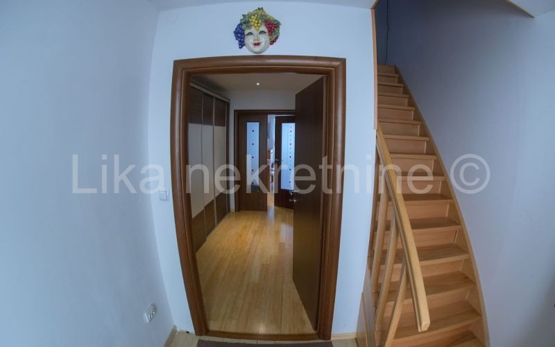 KARLOBAG - kuća u nizu s ugostiteljskim objektom (10)