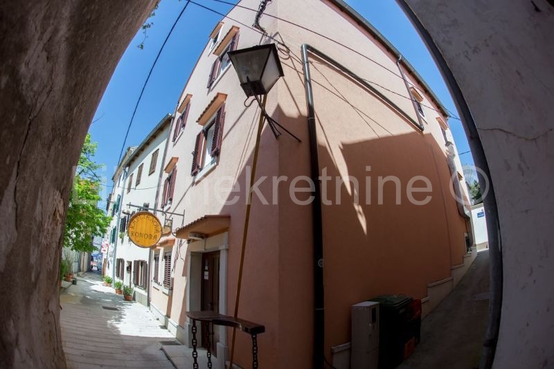 KARLOBAG - kuća u nizu s ugostiteljskim objektom (2)