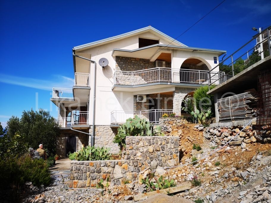 SVETI JURAJ - obiteljska kuća, 5 apartmana