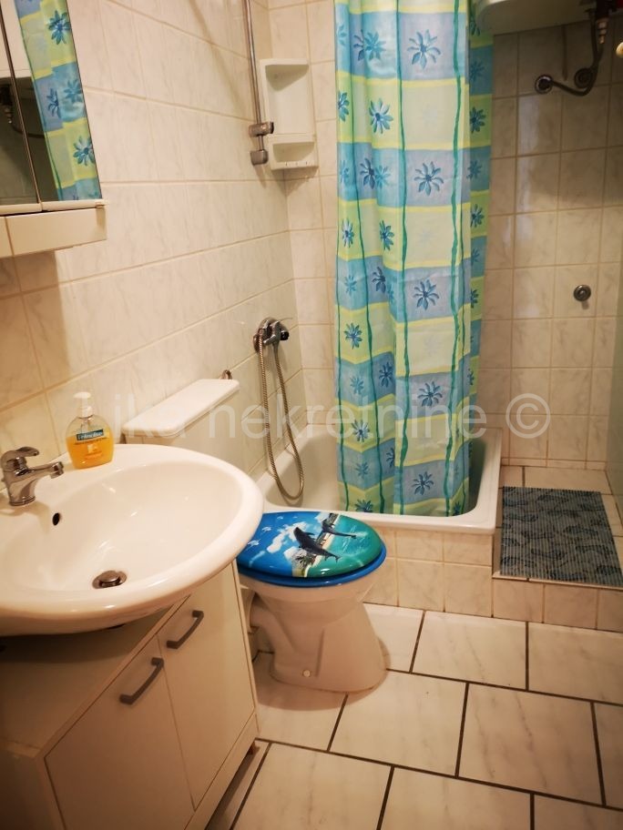 SVETI JURAJ - obiteljska kuća, 5 apartmana (13)