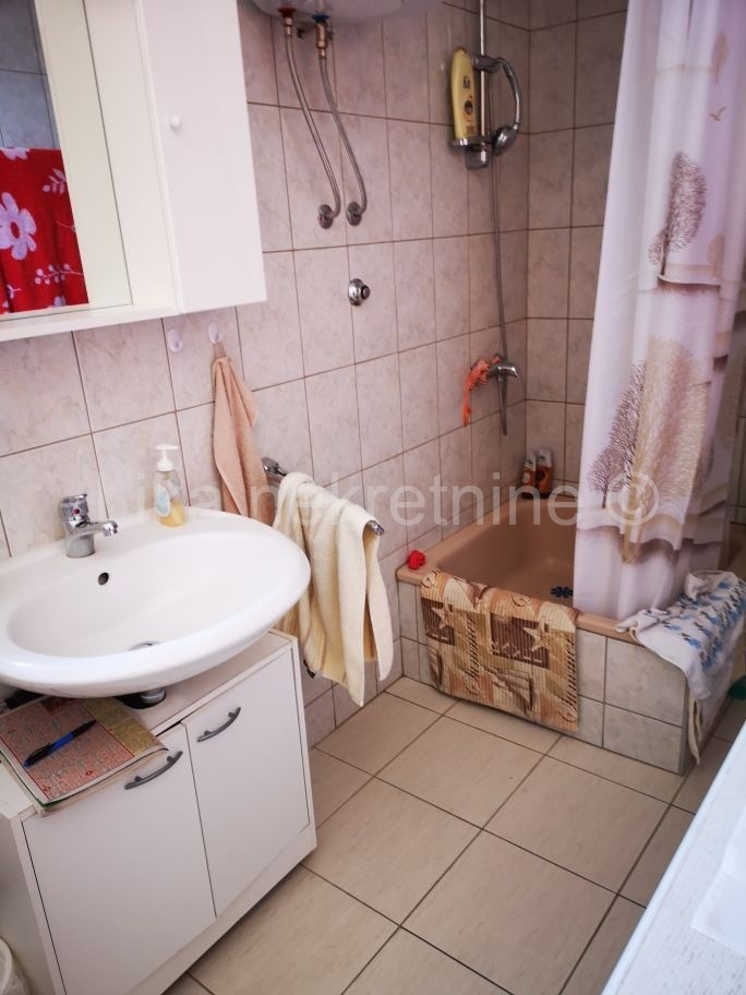 SVETI JURAJ - obiteljska kuća, 5 apartmana (14)