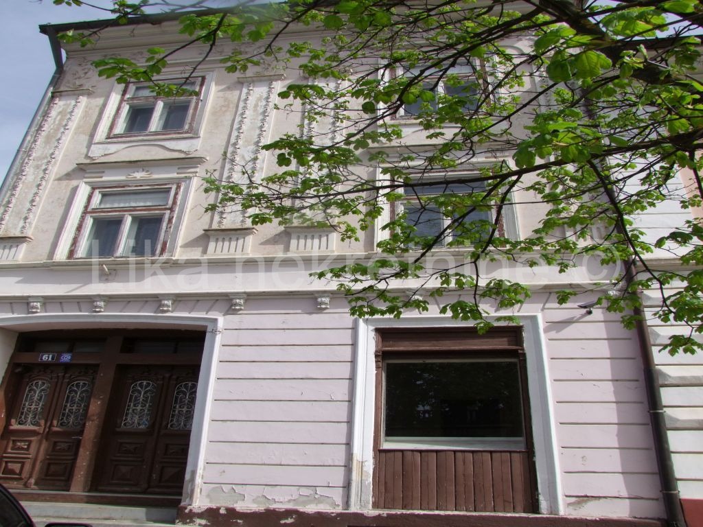 OTOČAC, centar - kuća dvokatnica sa poslovnim prostorom (2)