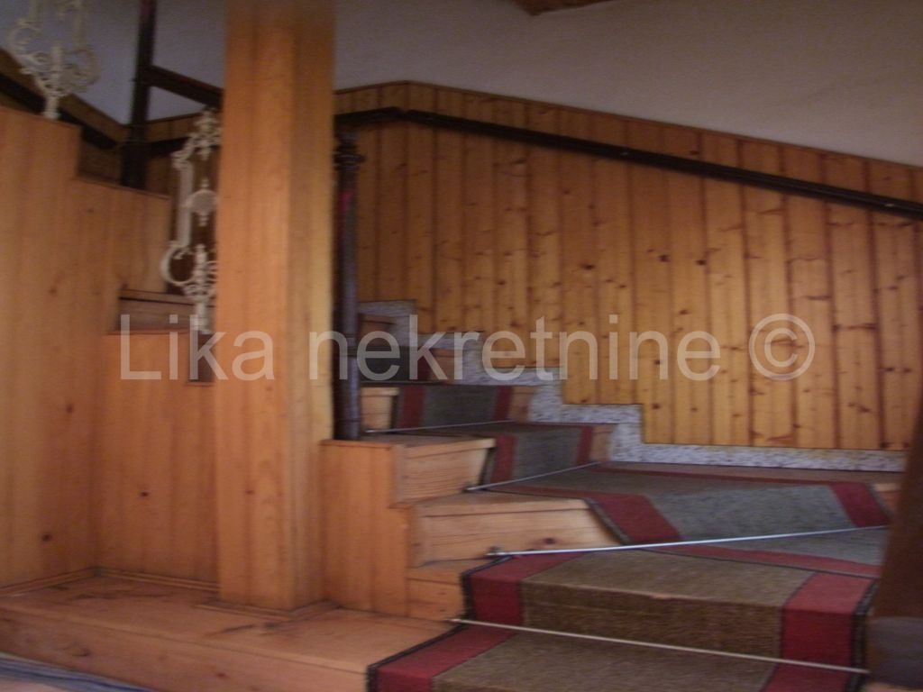 OTOČAC, centar - kuća dvokatnica sa poslovnim prostorom (7)