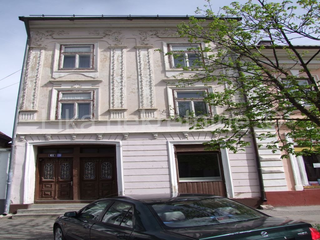 OTOČAC, centar - kuća dvokatnica sa poslovnim prostorom