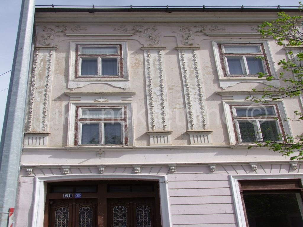 OTOČAC, centar - kuća dvokatnica sa poslovnim prostorom (3)