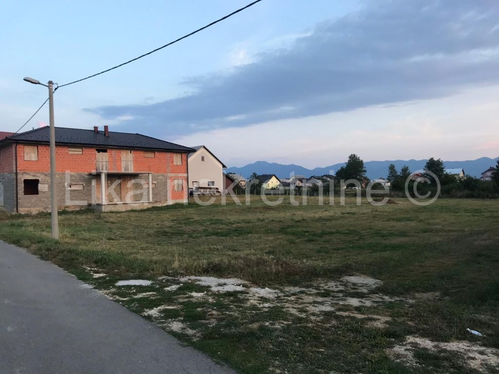 GOSPIĆ - Davida Starčevića, stambena zgrada s 4 stana (3)
