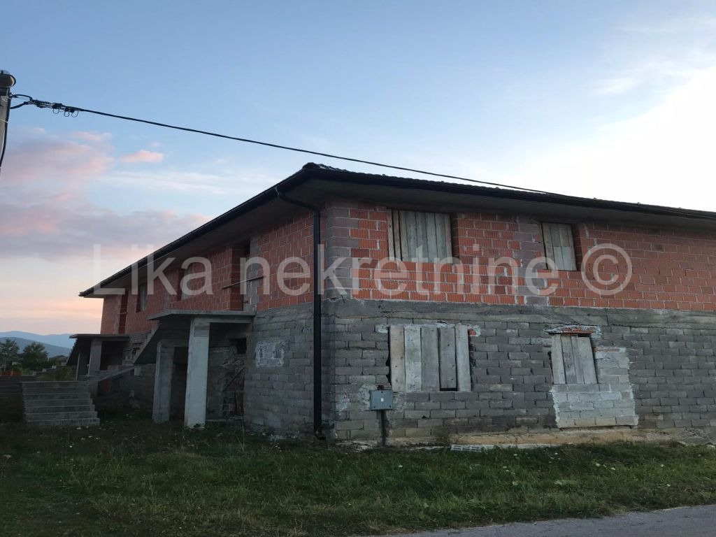 GOSPIĆ - Davida Starčevića, stambena zgrada s 4 stana (2)